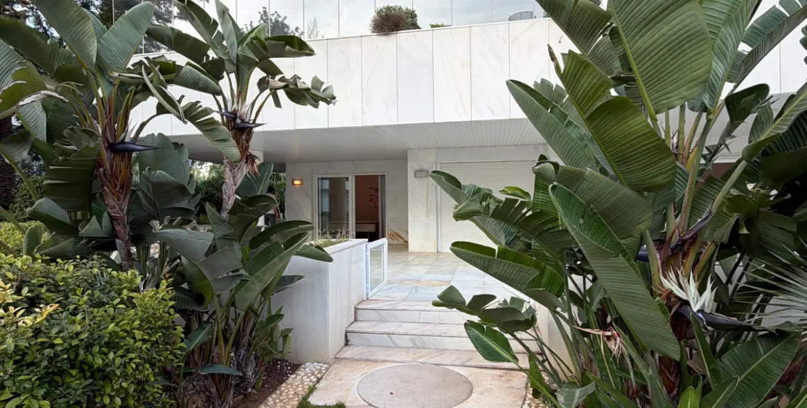 Venta de apartamento en planta baja en Puerto Banús 22