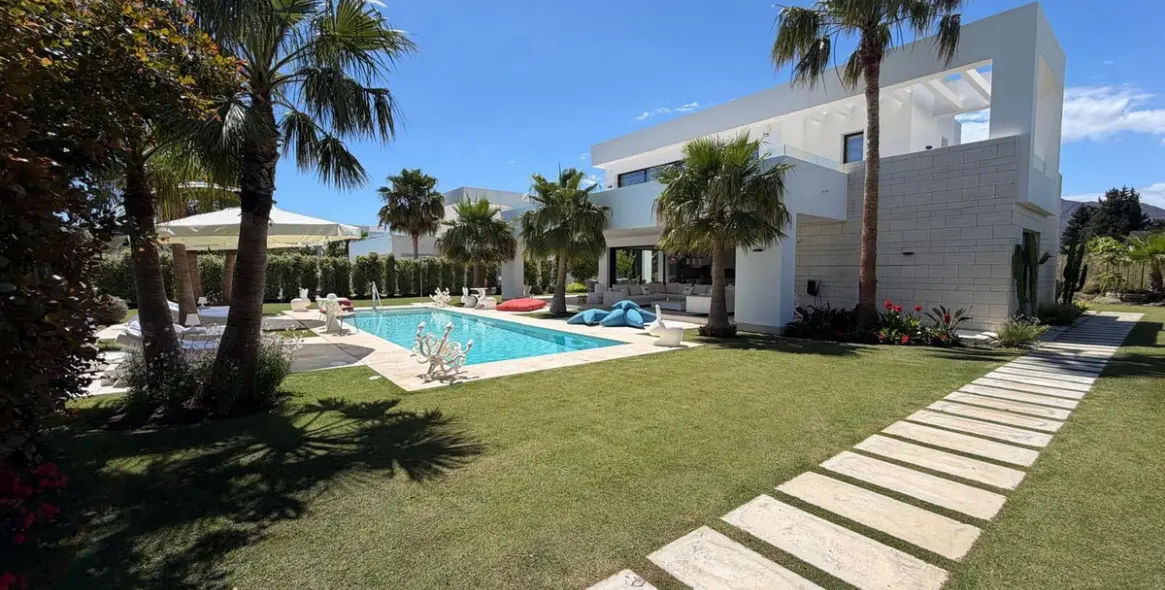 Venta de villa independiente en La Cala Golf 127