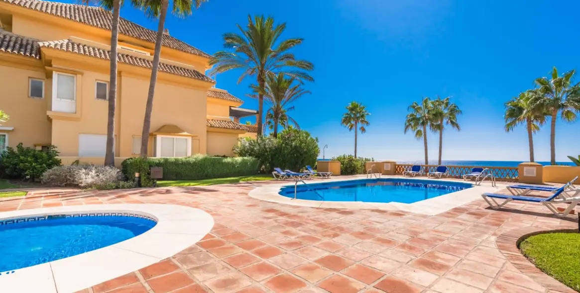Venta de apartamento en planta baja en Río Real 37