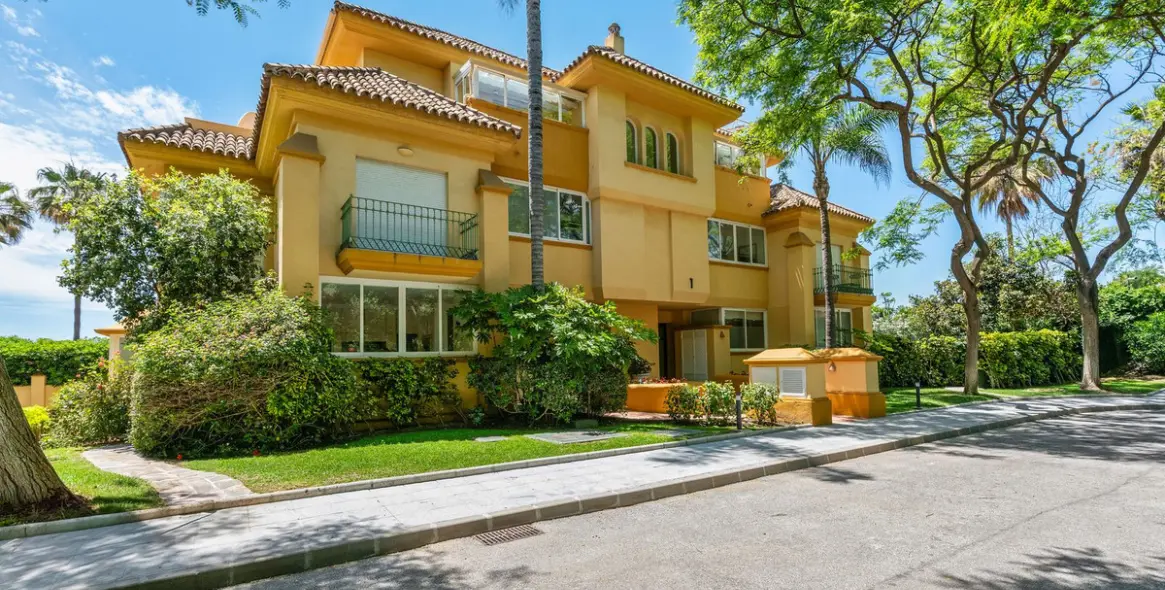 Venta de apartamento en planta baja en Río Real 50