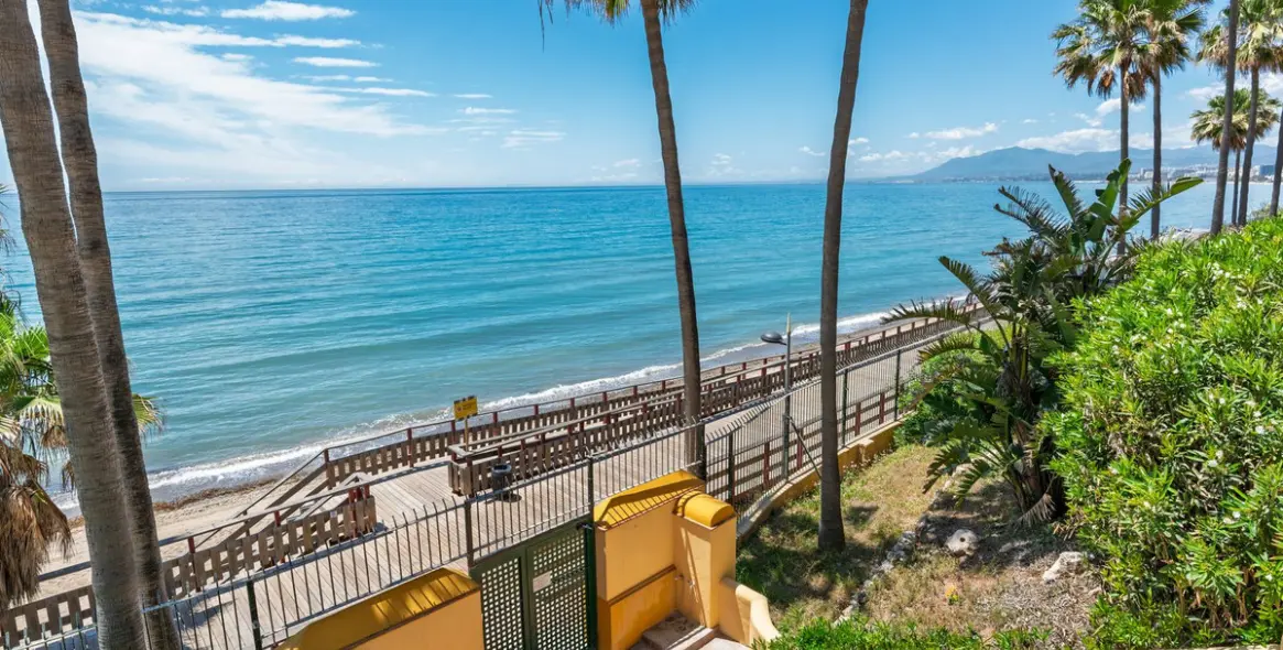 Venta de apartamento en planta baja en Río Real 56