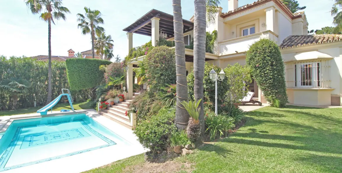 Venta de villa independiente en Bahía de Marbella 1