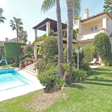 Venta de villa independiente en Bahía de Marbella