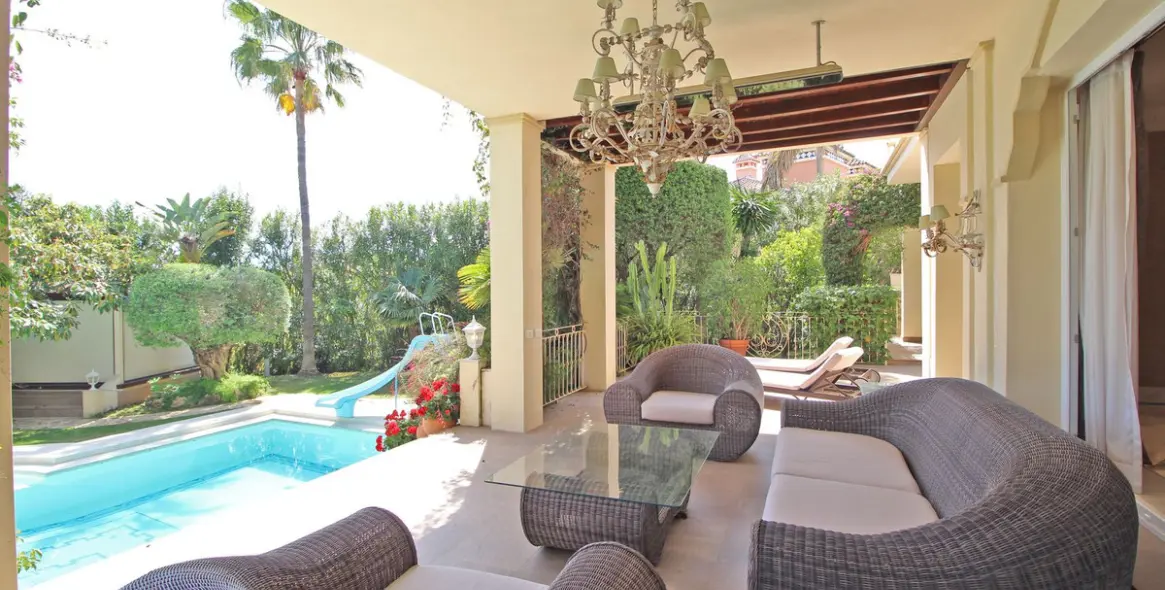 Venta de villa independiente en Bahía de Marbella 2