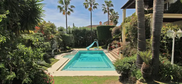 Venta de villa independiente en Bahía de Marbella 2
