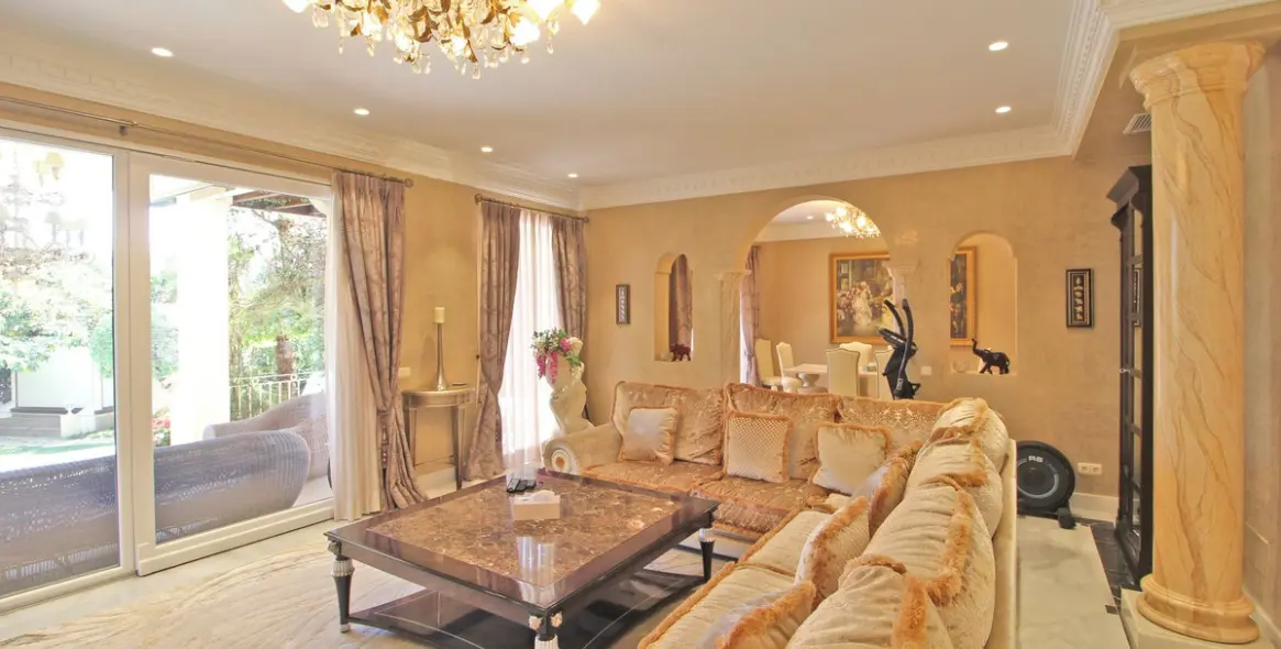 Venta de villa independiente en Bahía de Marbella 6
