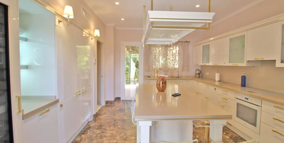Venta de villa independiente en Bahía de Marbella 9