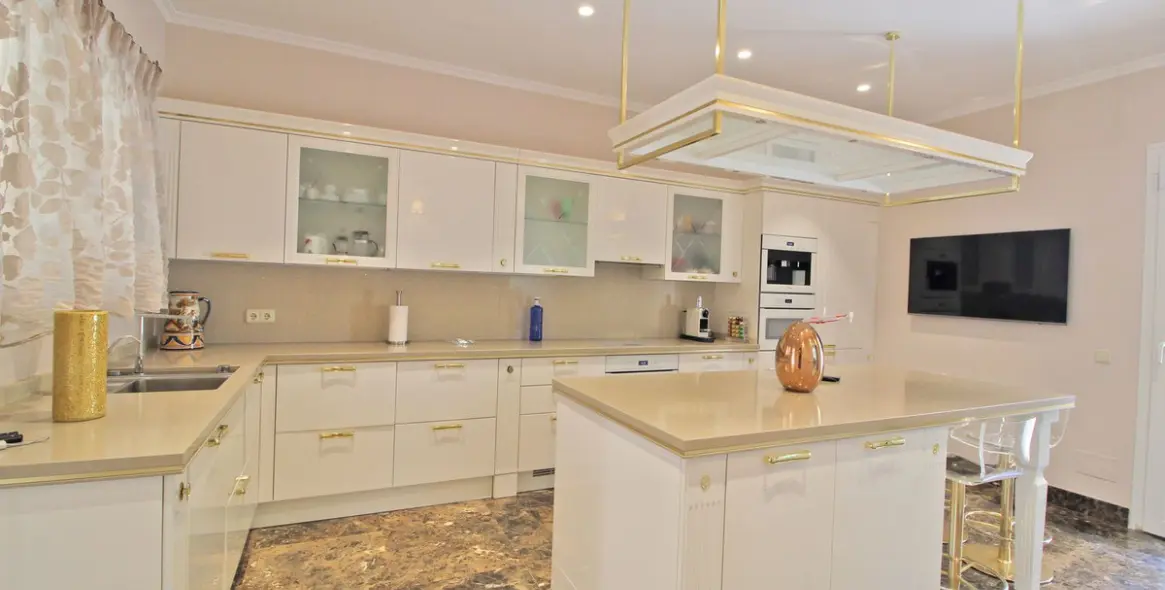 Venta de villa independiente en Bahía de Marbella 11