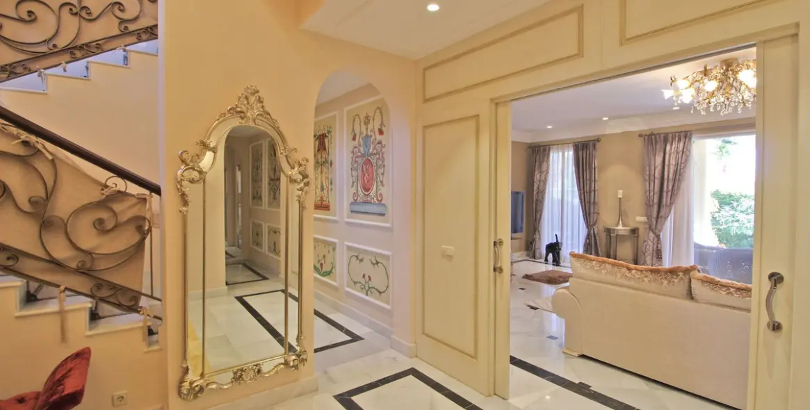 Venta de villa independiente en Bahía de Marbella 13