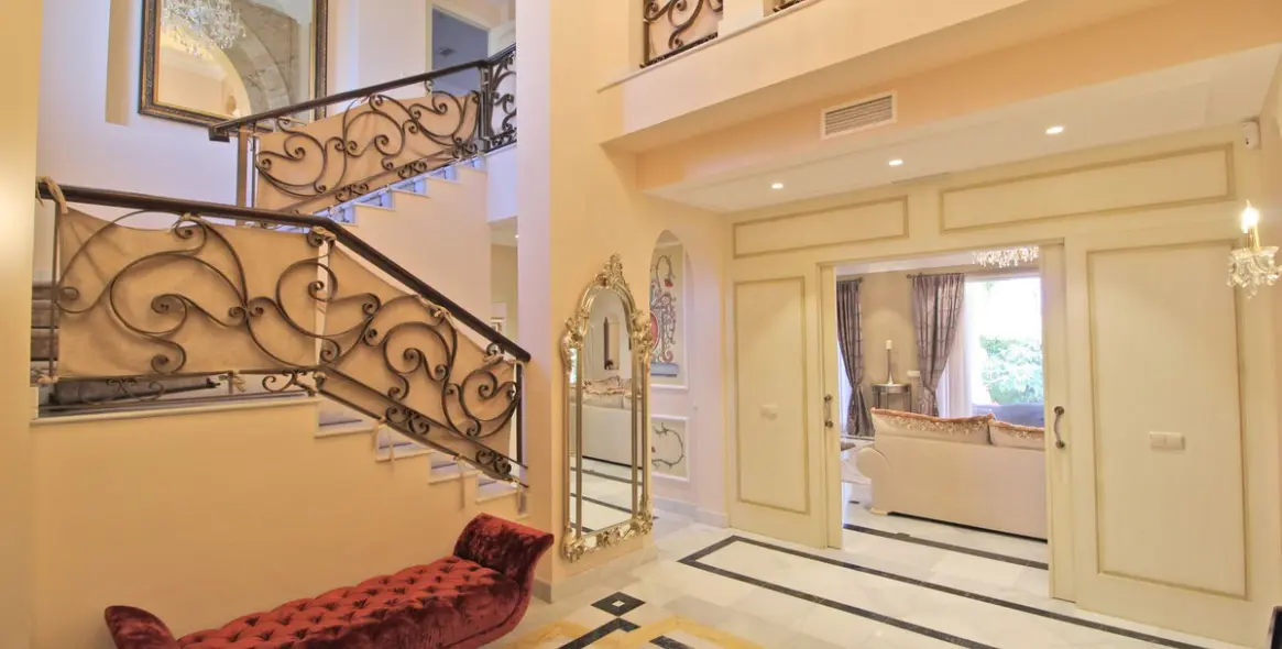 Venta de villa independiente en Bahía de Marbella 14