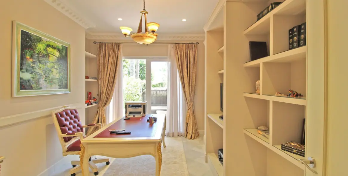 Venta de villa independiente en Bahía de Marbella 16