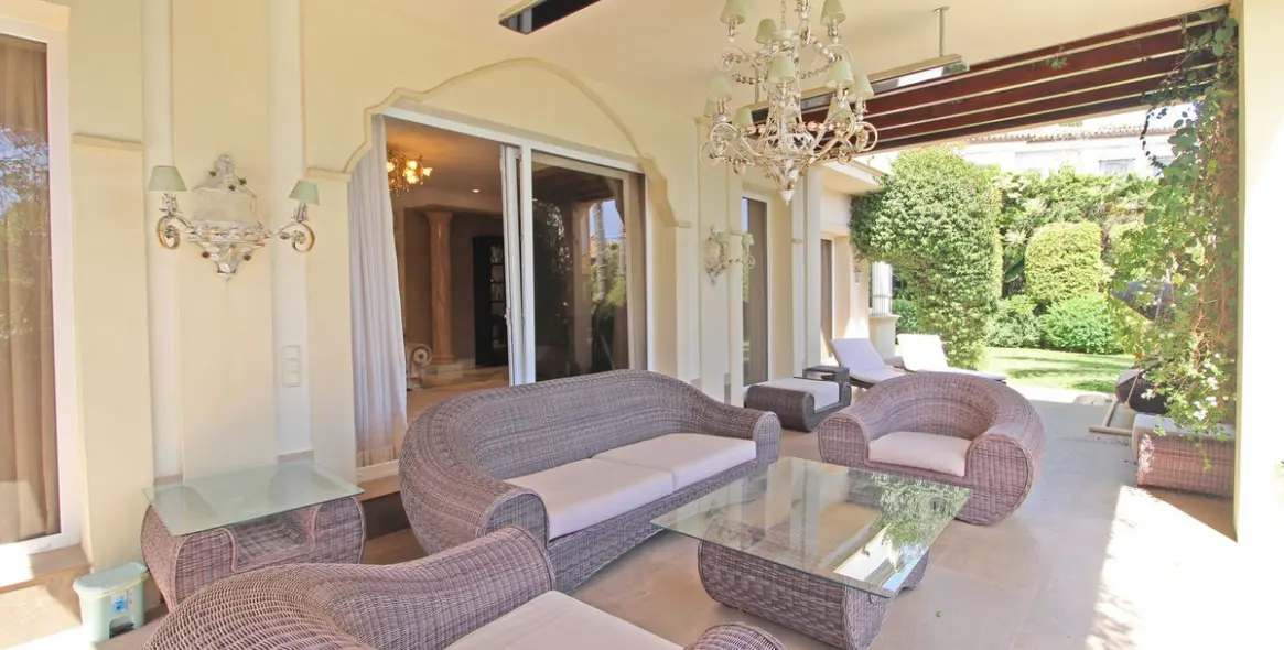 Venta de villa independiente en Bahía de Marbella 22