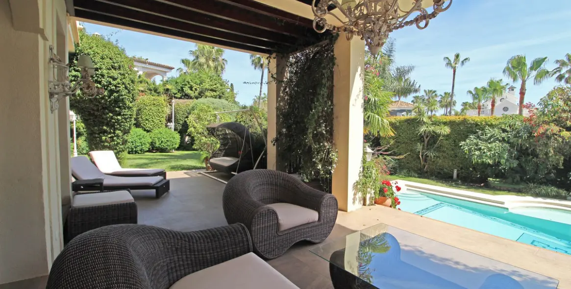 Venta de villa independiente en Bahía de Marbella 24