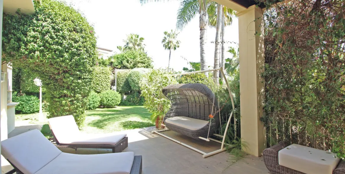 Venta de villa independiente en Bahía de Marbella 25