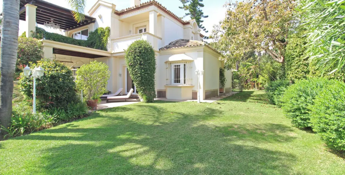 Venta de villa independiente en Bahía de Marbella 26