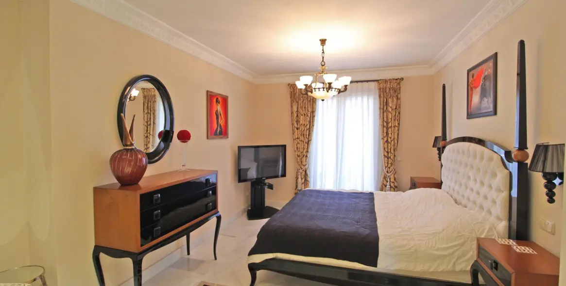 Venta de villa independiente en Bahía de Marbella 30