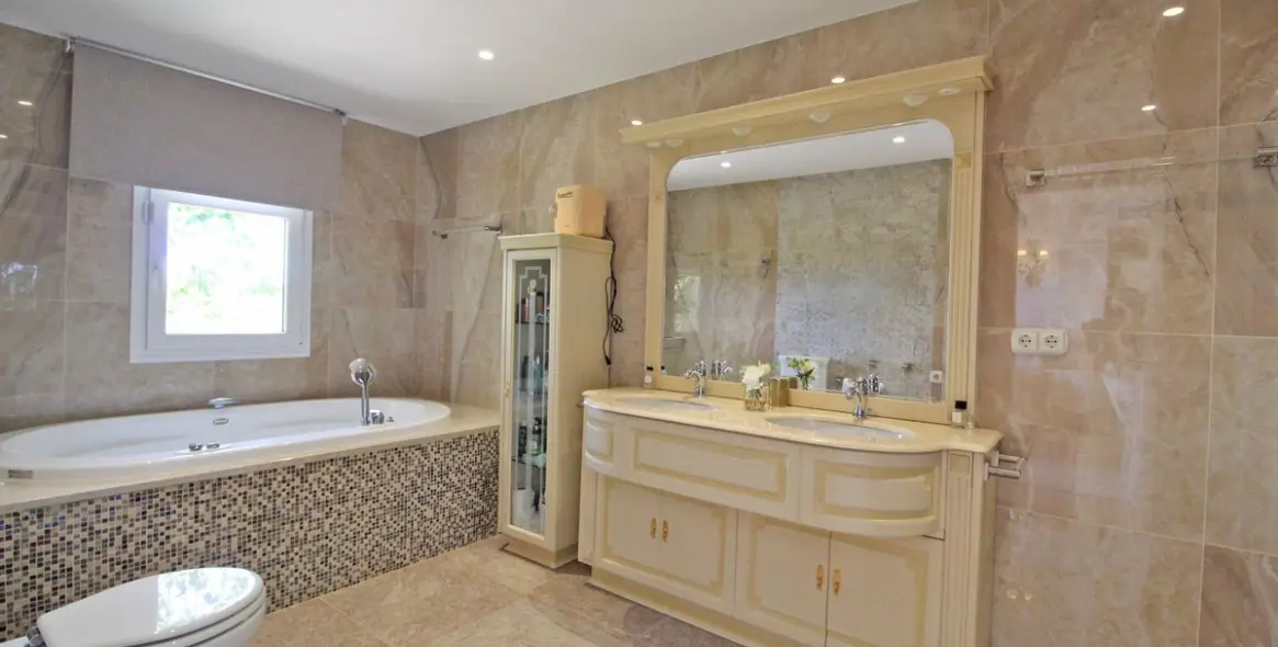 Venta de villa independiente en Bahía de Marbella 37