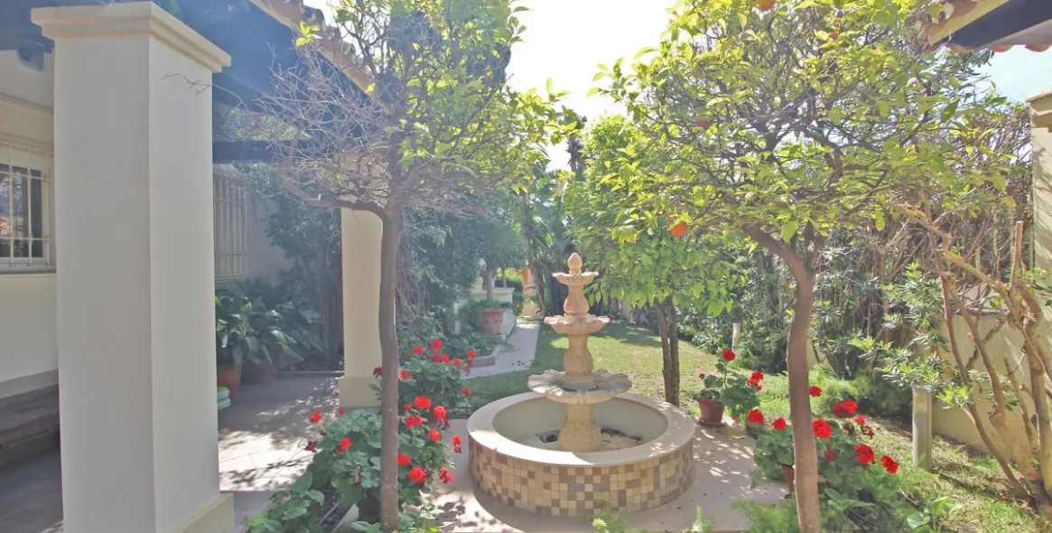 Venta de villa independiente en Bahía de Marbella 50