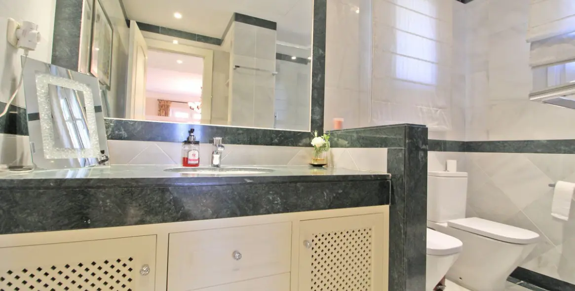 Venta de villa independiente en Bahía de Marbella 55