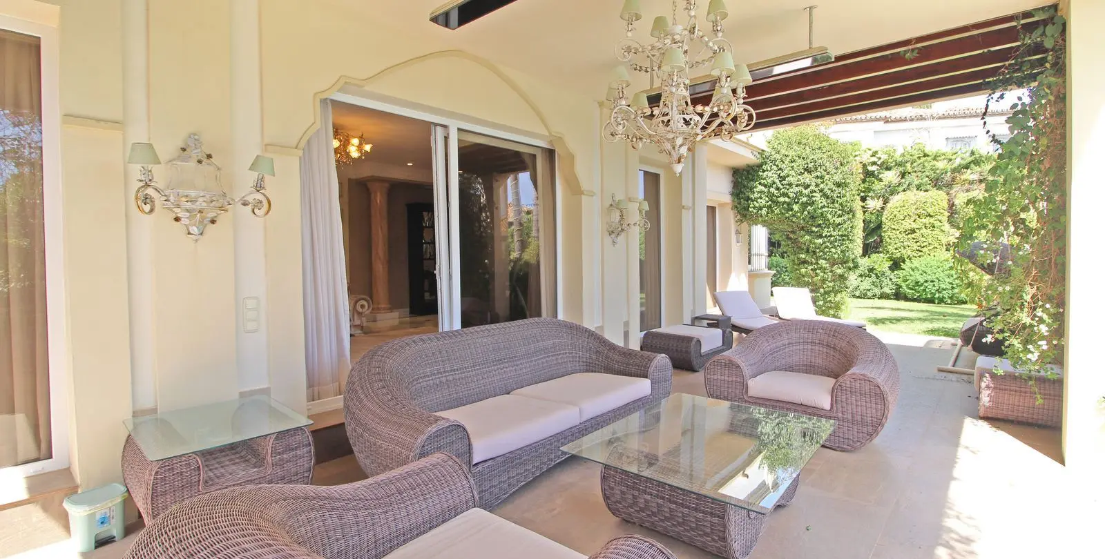 Продажа  отдельно стоящей виллы в Bahía de Marbella 22