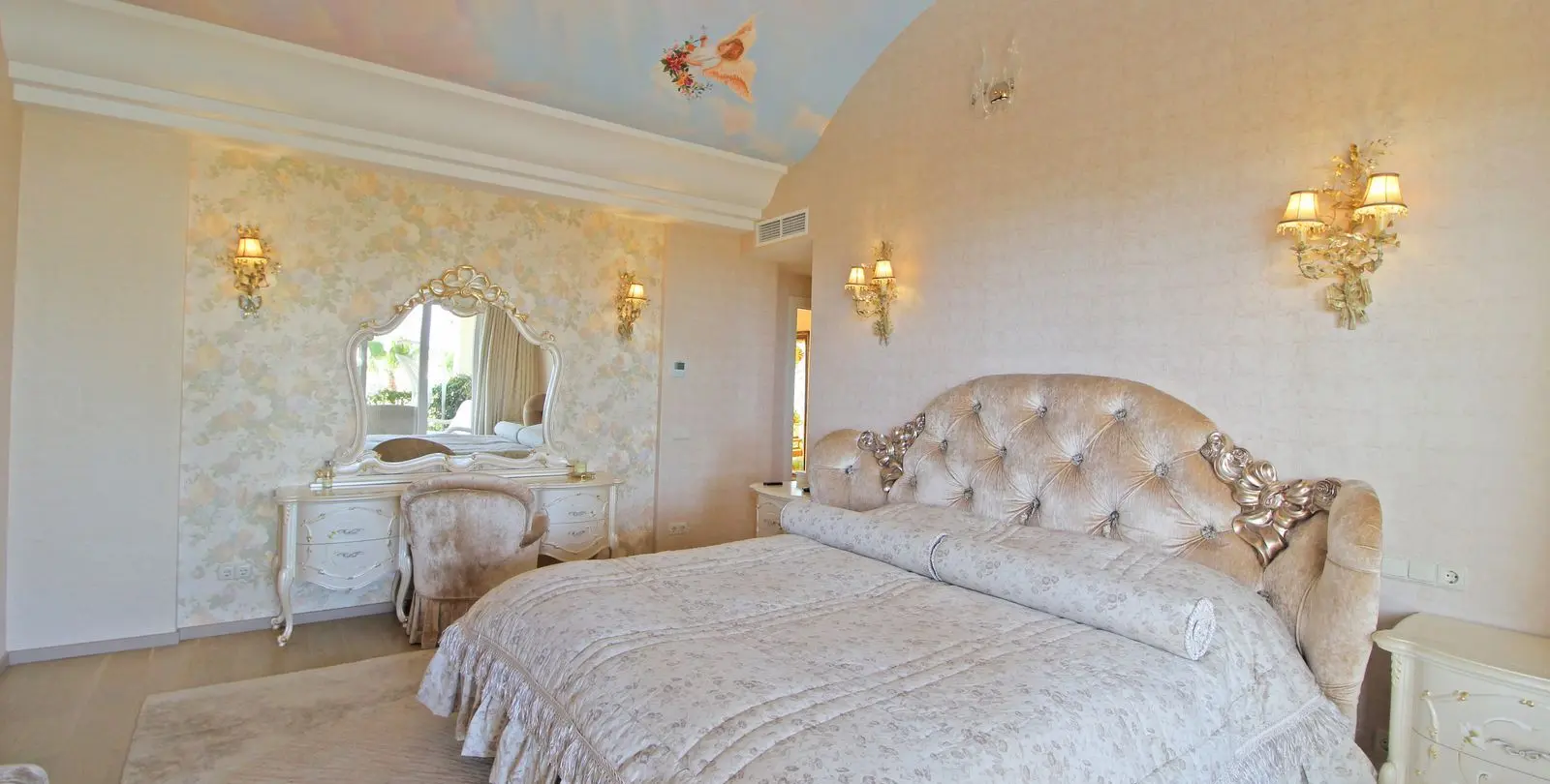 Продажа  отдельно стоящей виллы в Bahía de Marbella 35