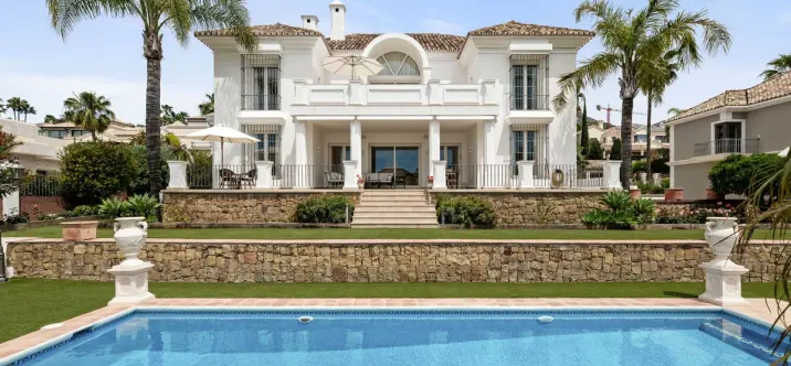 Venta de villa independiente en Sierra Blanca 0