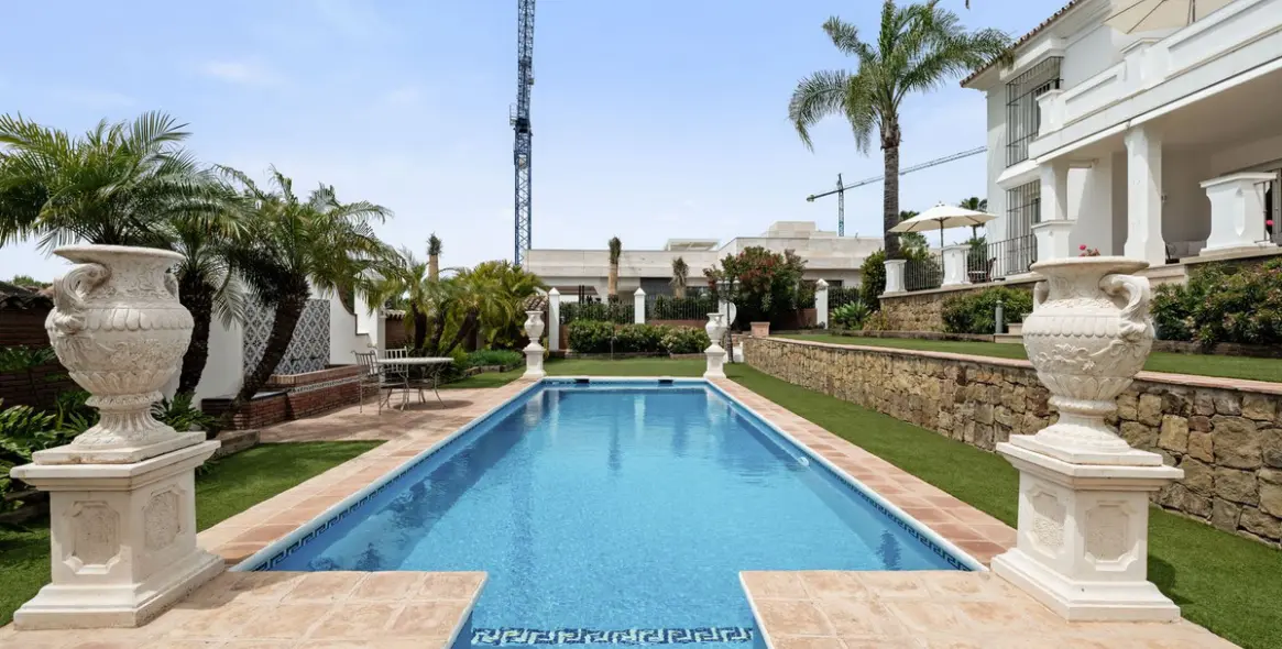 Venta de villa independiente en Sierra Blanca 2