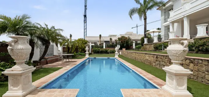 Venta de villa independiente en Sierra Blanca 1
