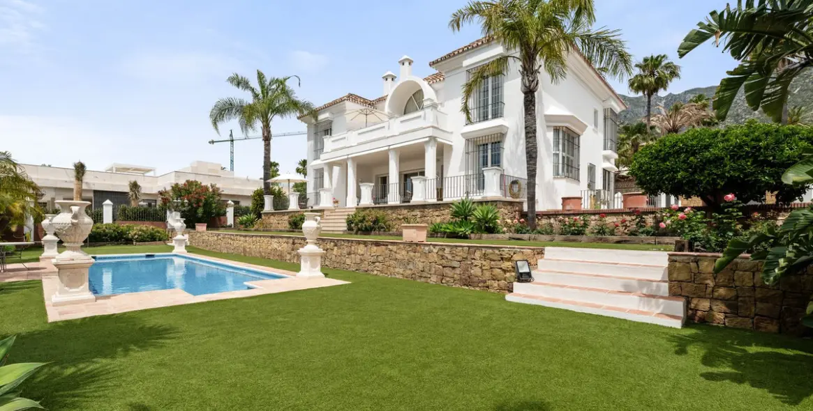 Venta de villa independiente en Sierra Blanca 3