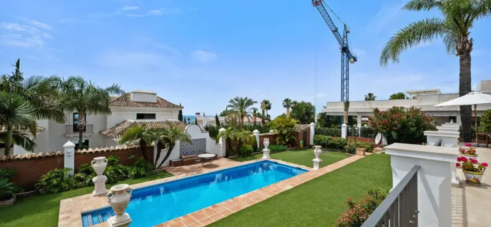 Venta de villa independiente en Sierra Blanca 3