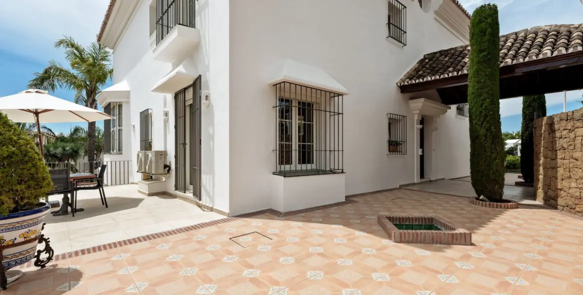 Venta de villa independiente en Sierra Blanca 5