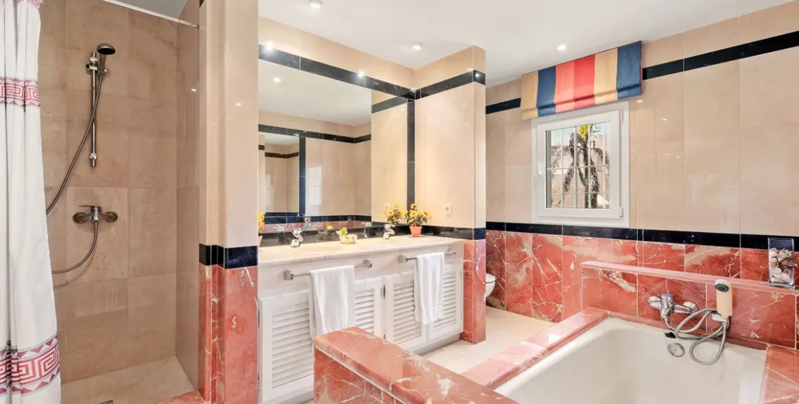 Venta de villa independiente en Sierra Blanca 16