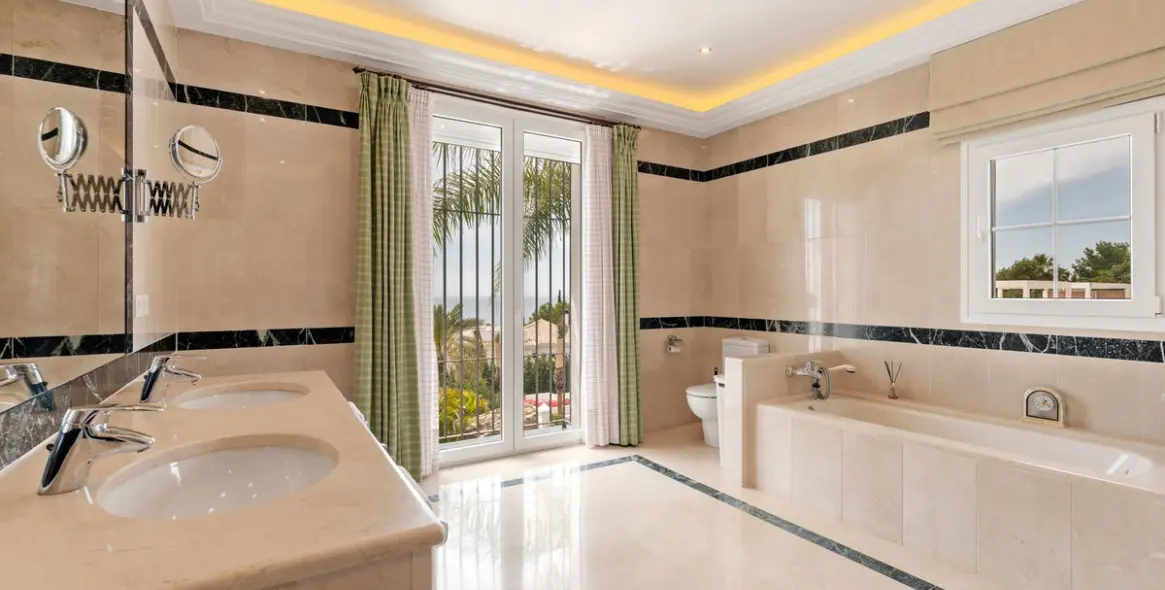 Venta de villa independiente en Sierra Blanca 22