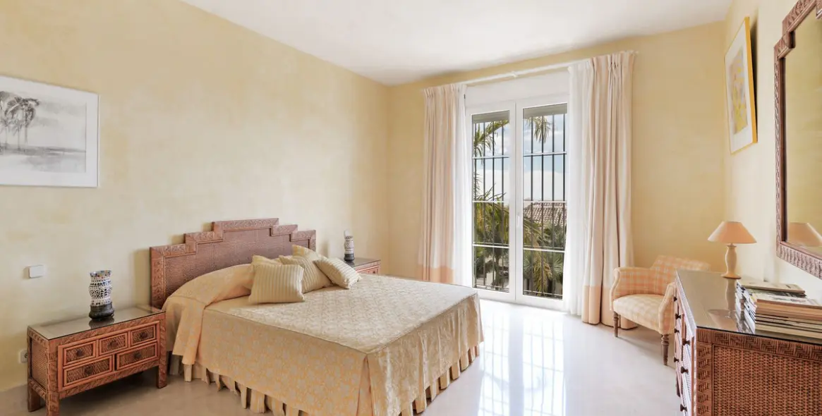 Venta de villa independiente en Sierra Blanca 28