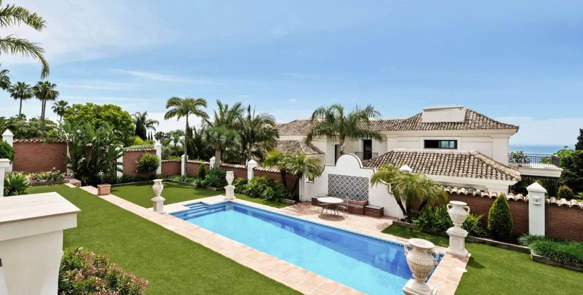 Venta de villa independiente en Sierra Blanca 35