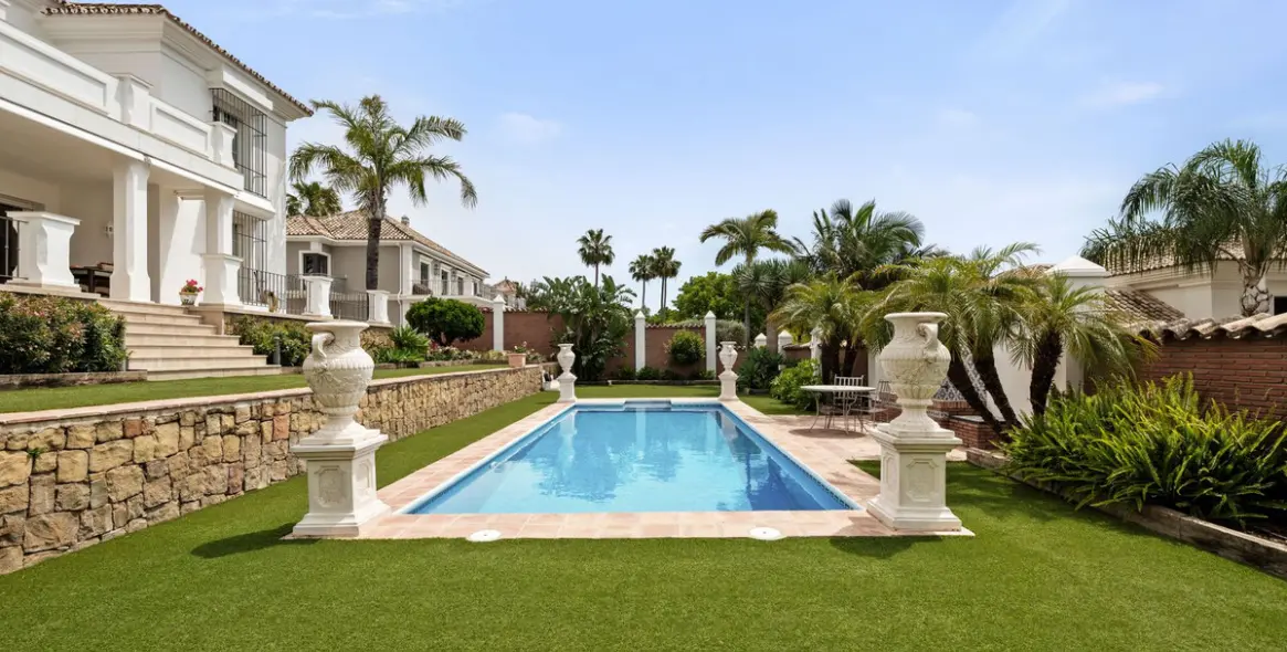 Venta de villa independiente en Sierra Blanca 36