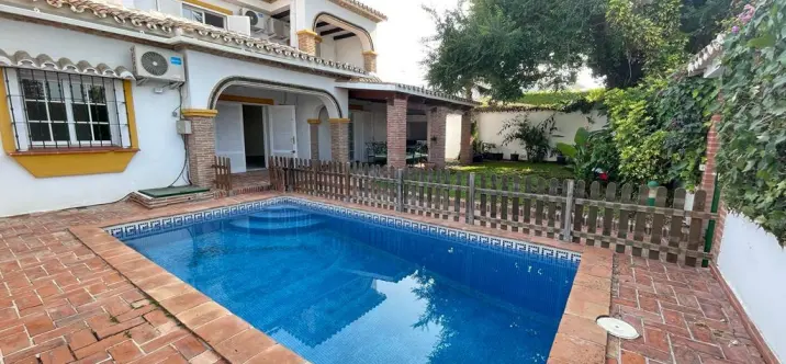 Long-term rent of detached villa in Marbella 0