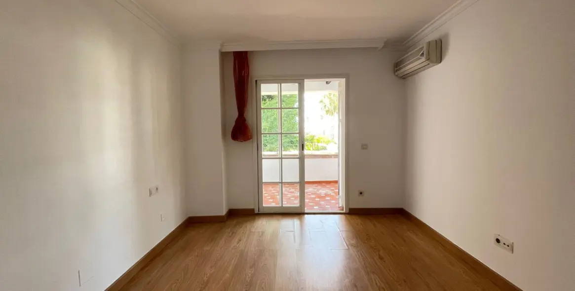 Long-term rent of detached villa in Marbella 32