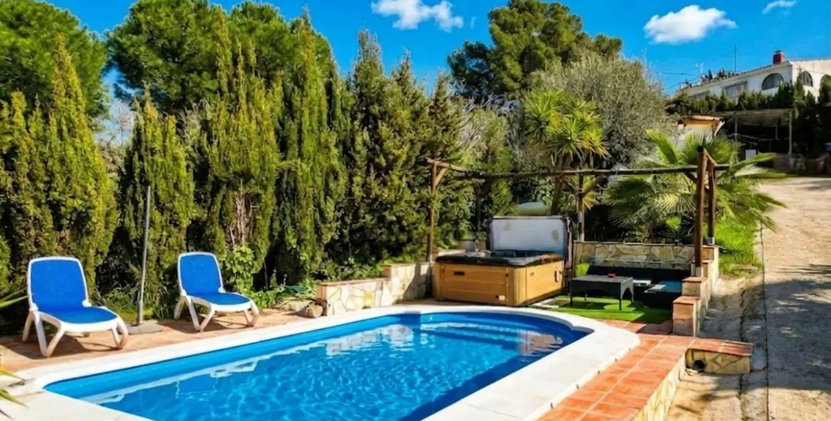 Sale of detached villa in Viñuela 2