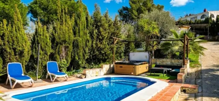 Sale of detached villa in Viñuela 1