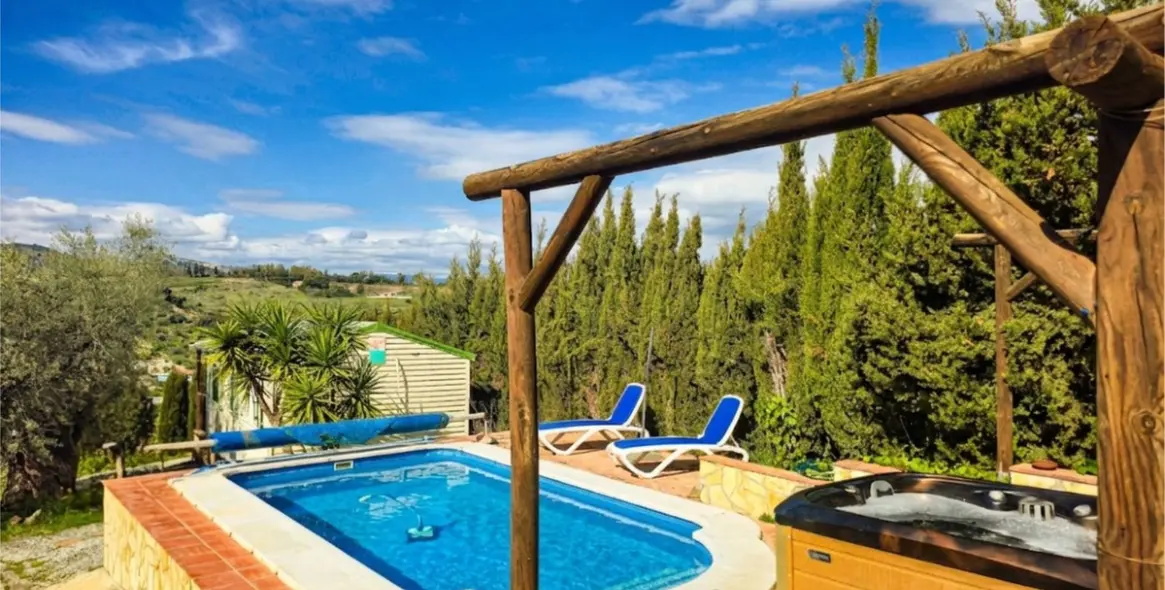 Sale of detached villa in Viñuela 4