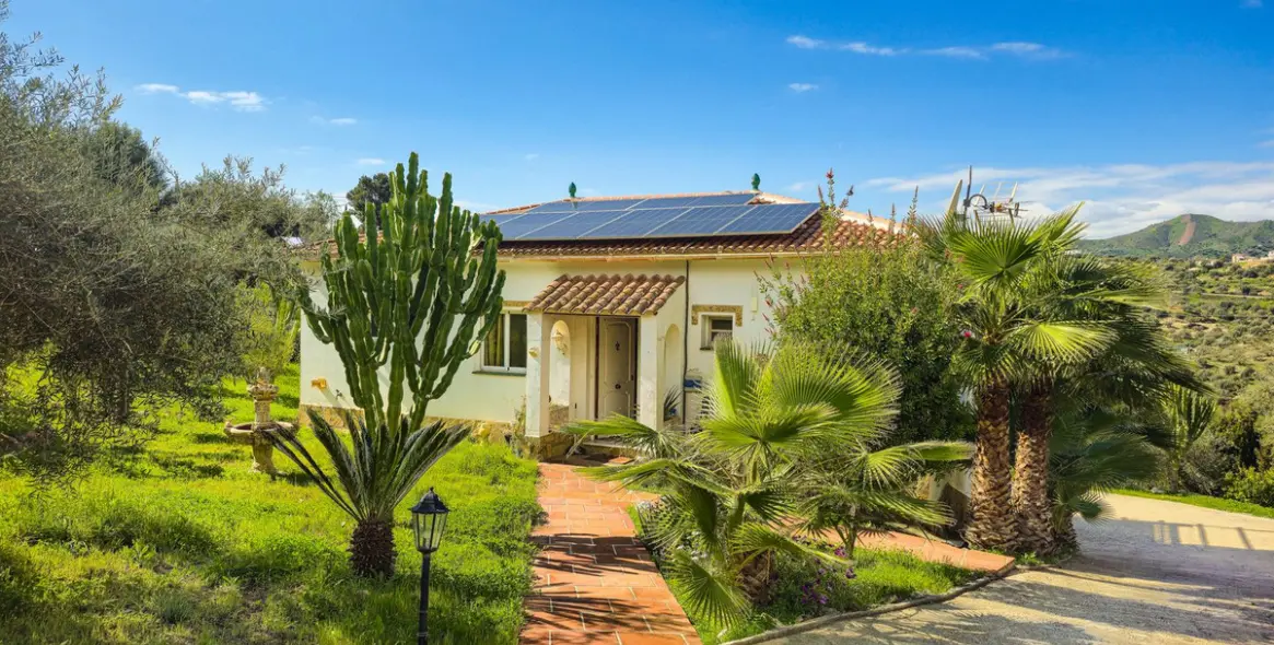 Sale of detached villa in Viñuela 6