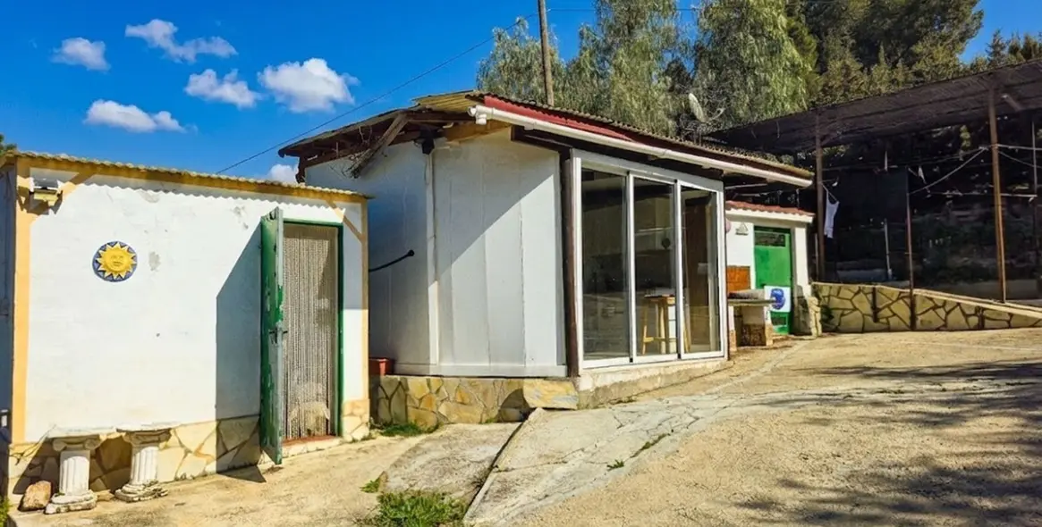 Sale of detached villa in Viñuela 28
