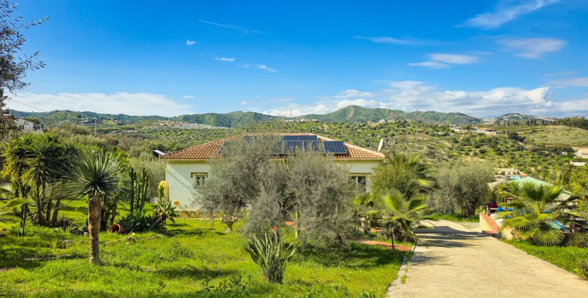 Sale of detached villa in Viñuela 34