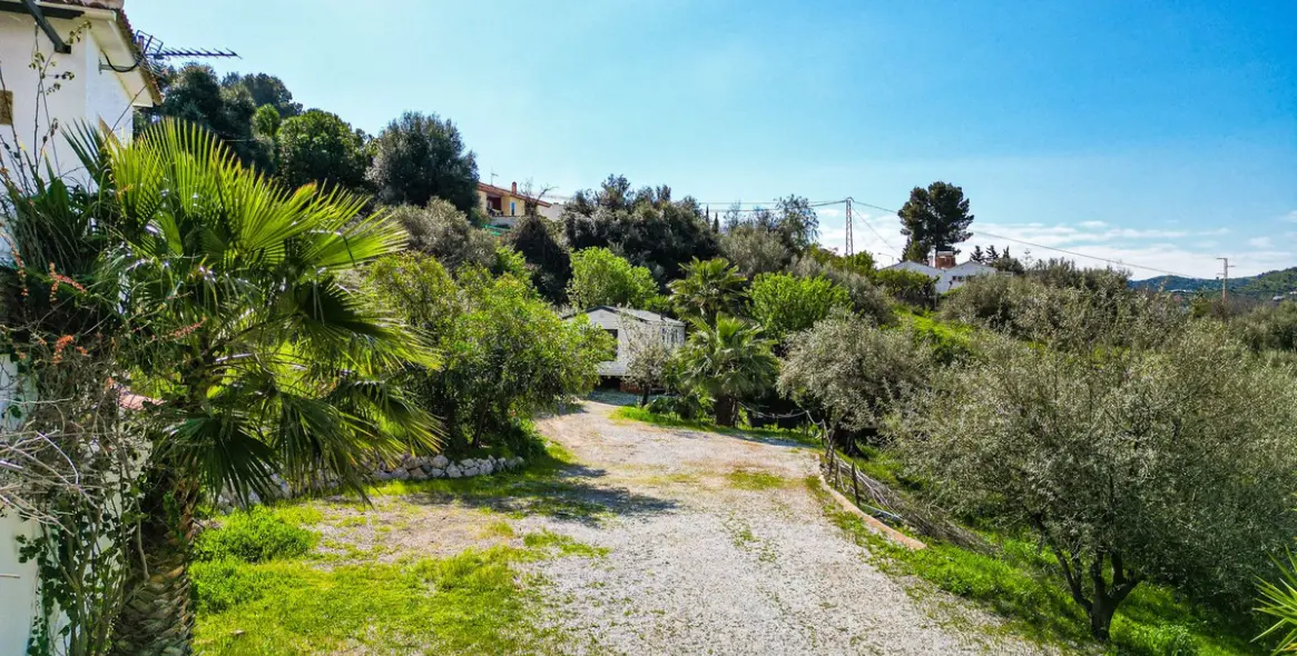 Sale of detached villa in Viñuela 35