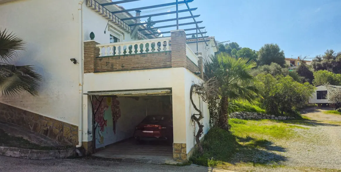 Sale of detached villa in Viñuela 38