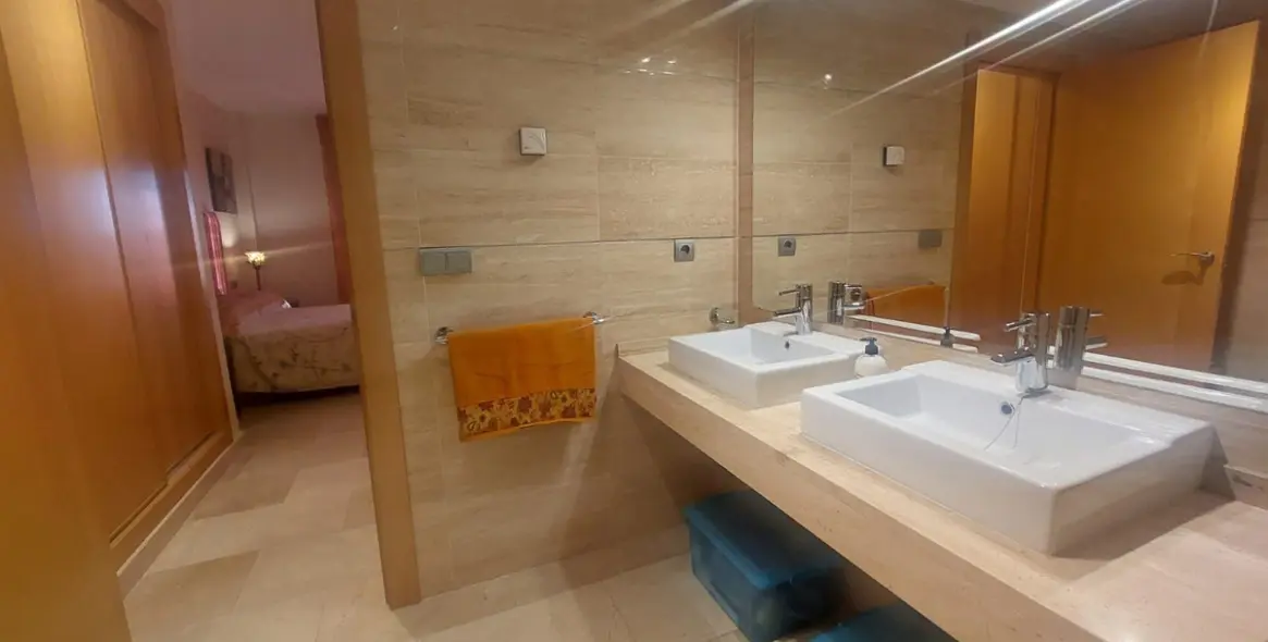 Sale of ground floor apartment in Benahavís 11