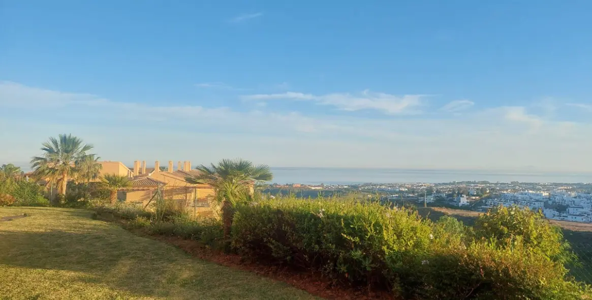 Sale of ground floor apartment in Benahavís 13