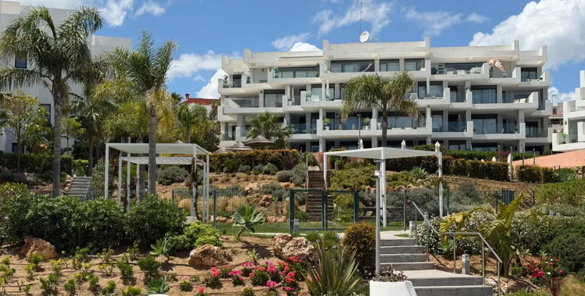 Sale of ground floor apartment in Casares 1