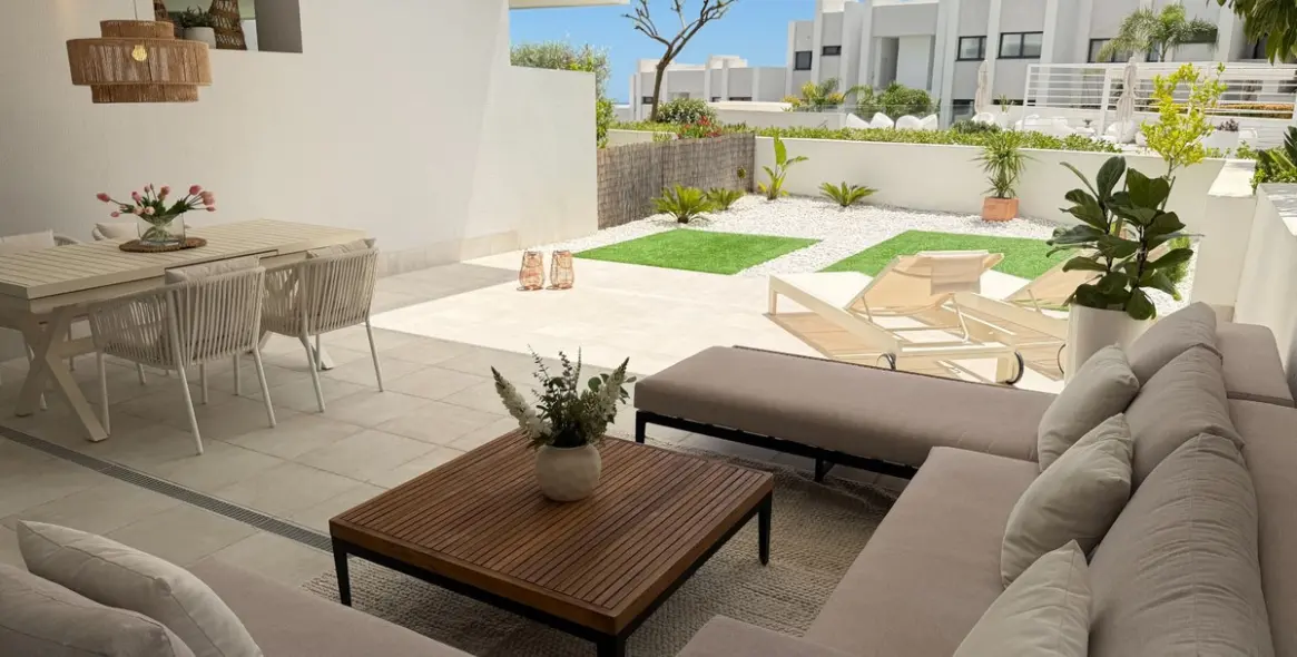Sale of ground floor apartment in Casares 9